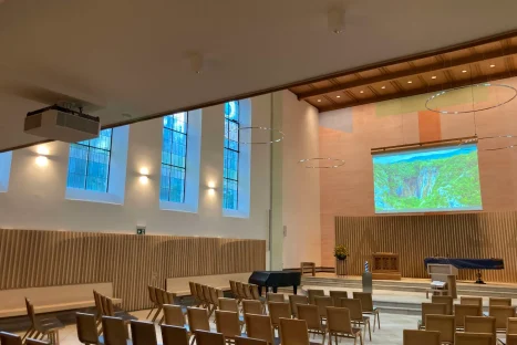 kirche-rapperswil-audio-video-mikrofone-display-beamer-leinwand-6